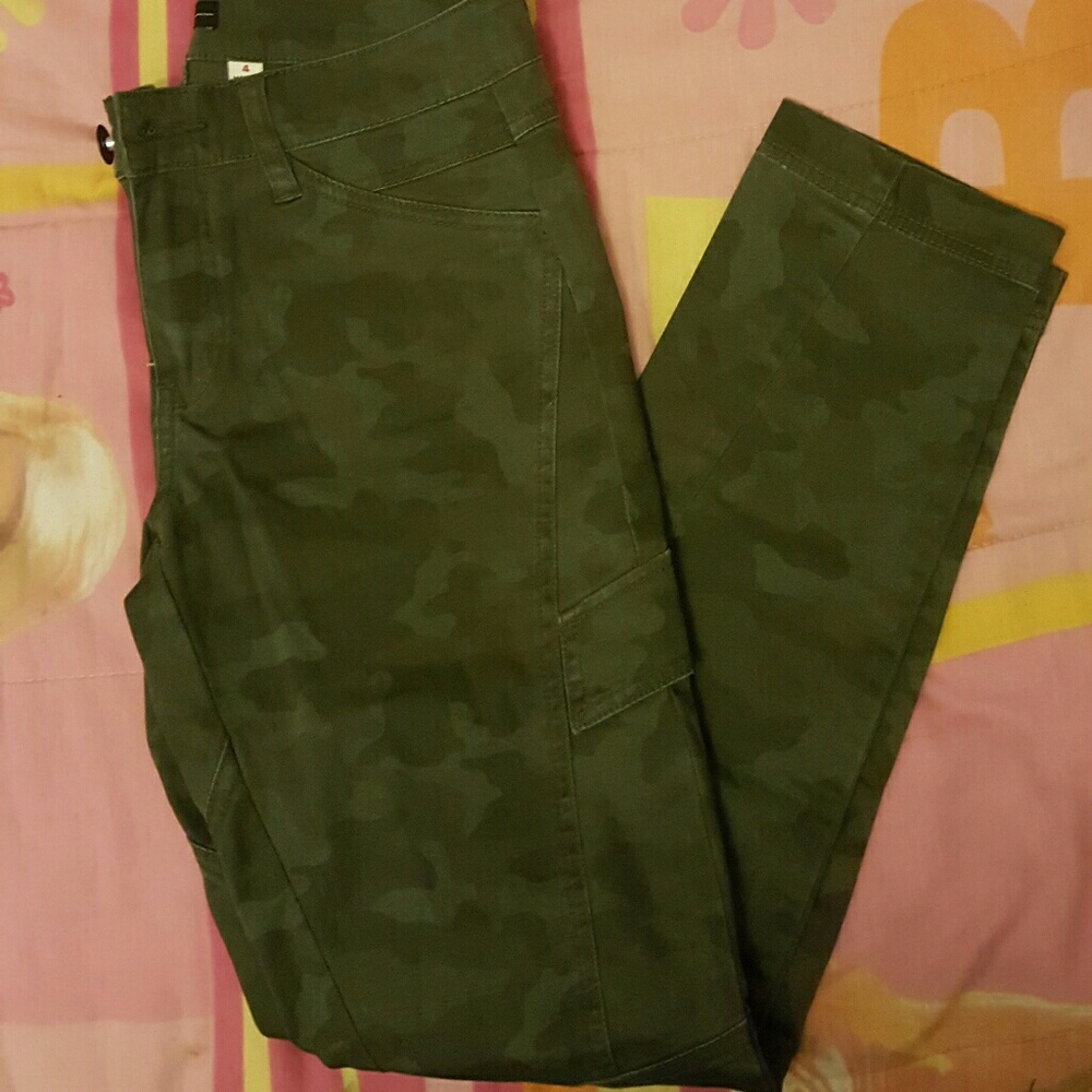 NWOT Camo Army Skinny Jeans